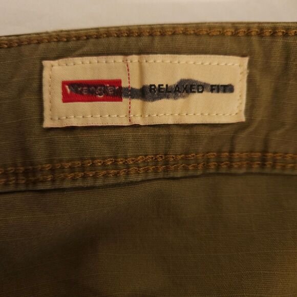 NWT Wrangler Men's 46 Tan Relaxed Fit Knee Length Tech Pocket Shorts - Picture 4 of 8